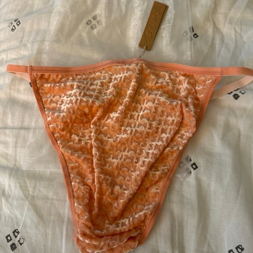 SKIMS Bundle - Picture 4 of 8